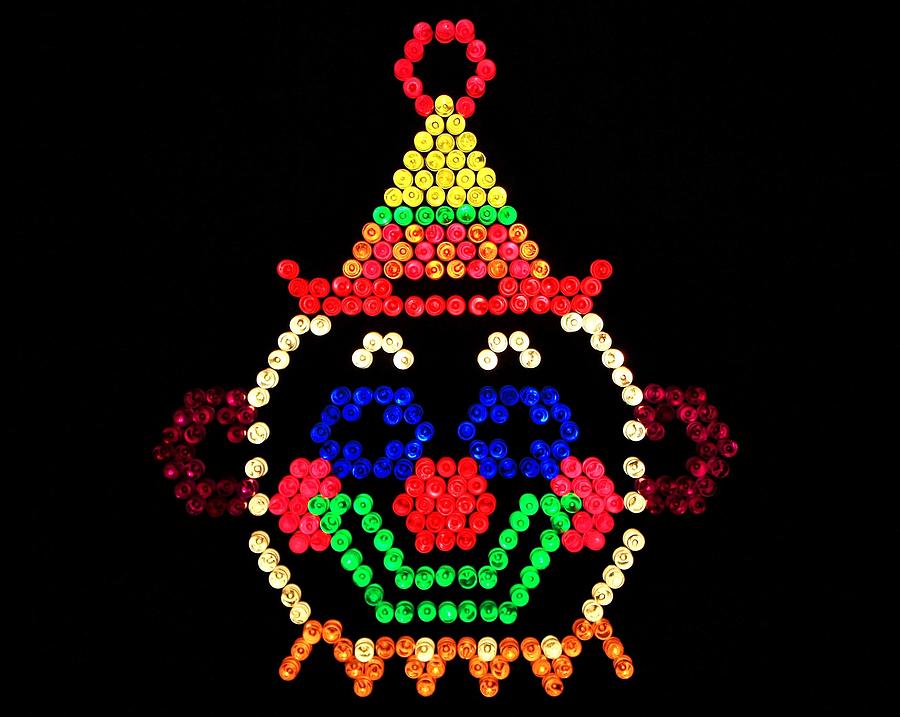 Tout comme dans le jeu nostalgique Lite-Brite, lâĂ©clairage dâun petit sous-ensemble de neurones, en laissant le reste dans lâobscuritĂ©, permet de faire Ă©merger une image claire.