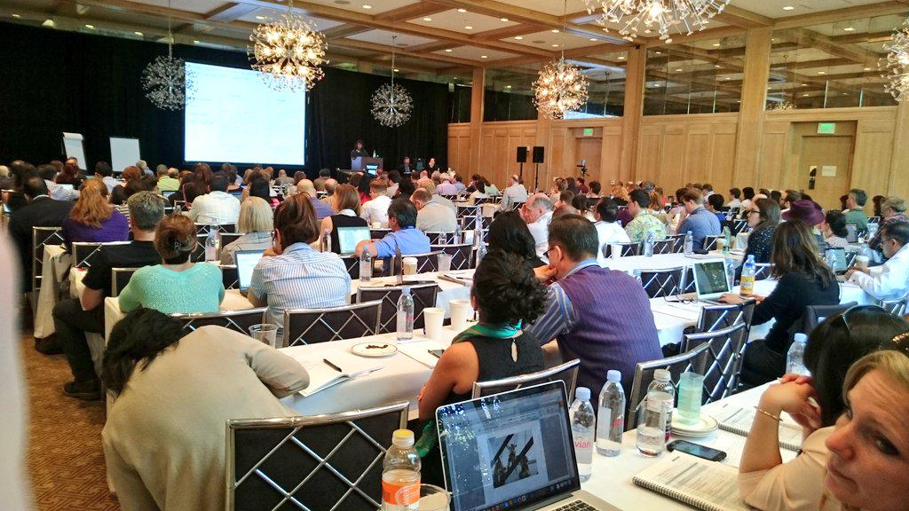 Il s'agit d'une salle pleine de scientifiques qui tentent de comprendre comment développer des traitements pour la maladie de Huntington.