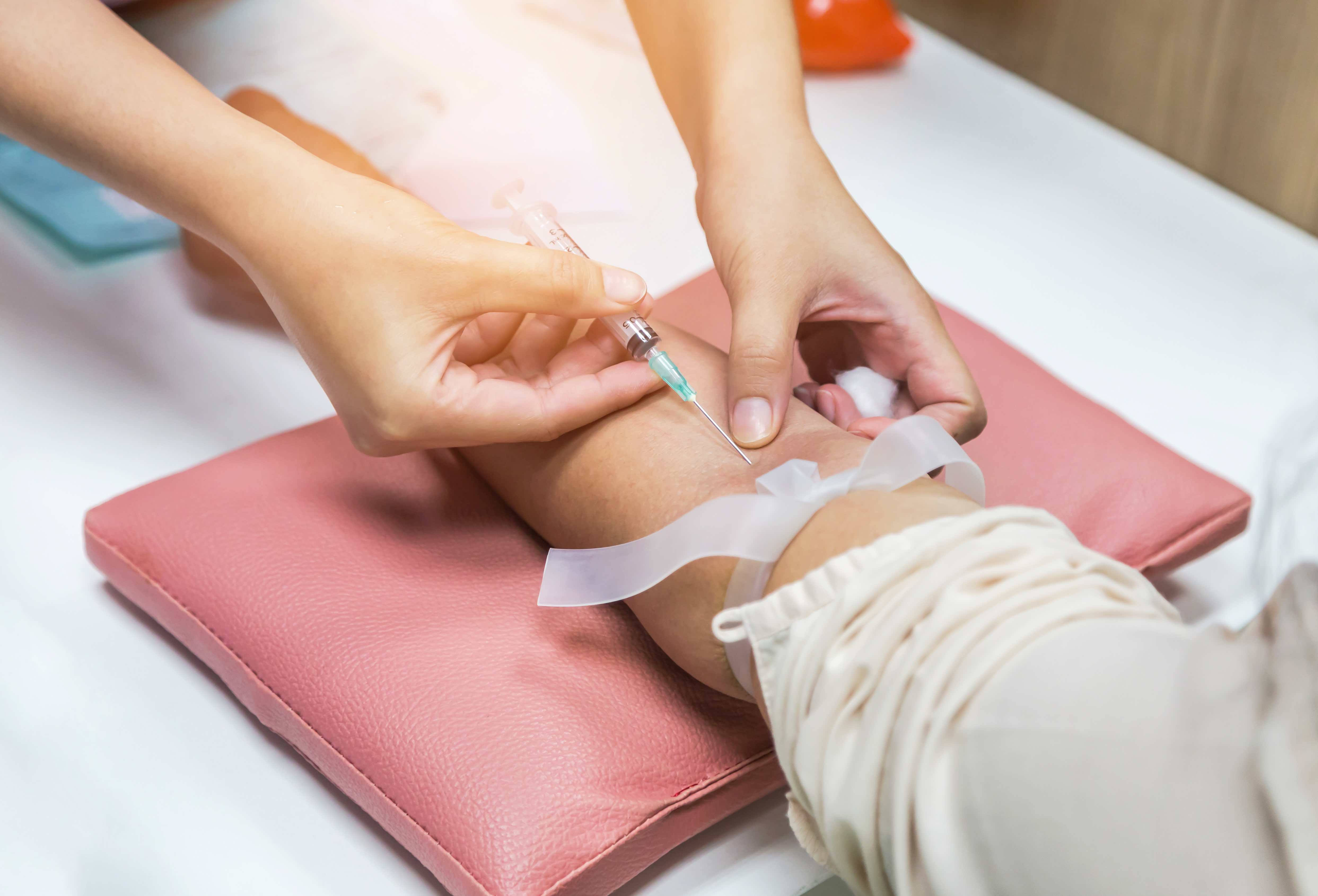 Contrairement aux précédents biomarqueurs pour la MH, cette nouvelle découverte peut se faire en utilisant un simple échantillon de sang.