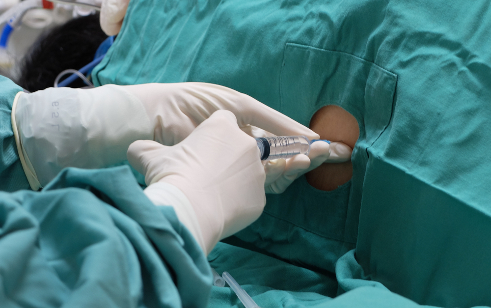 L'essai comportera environ 25 injections dans le liquide céphalo-rachidien, ce qui sera donc un travail difficile pour les volontaires, dont un tiers recevront des injections de placebo.