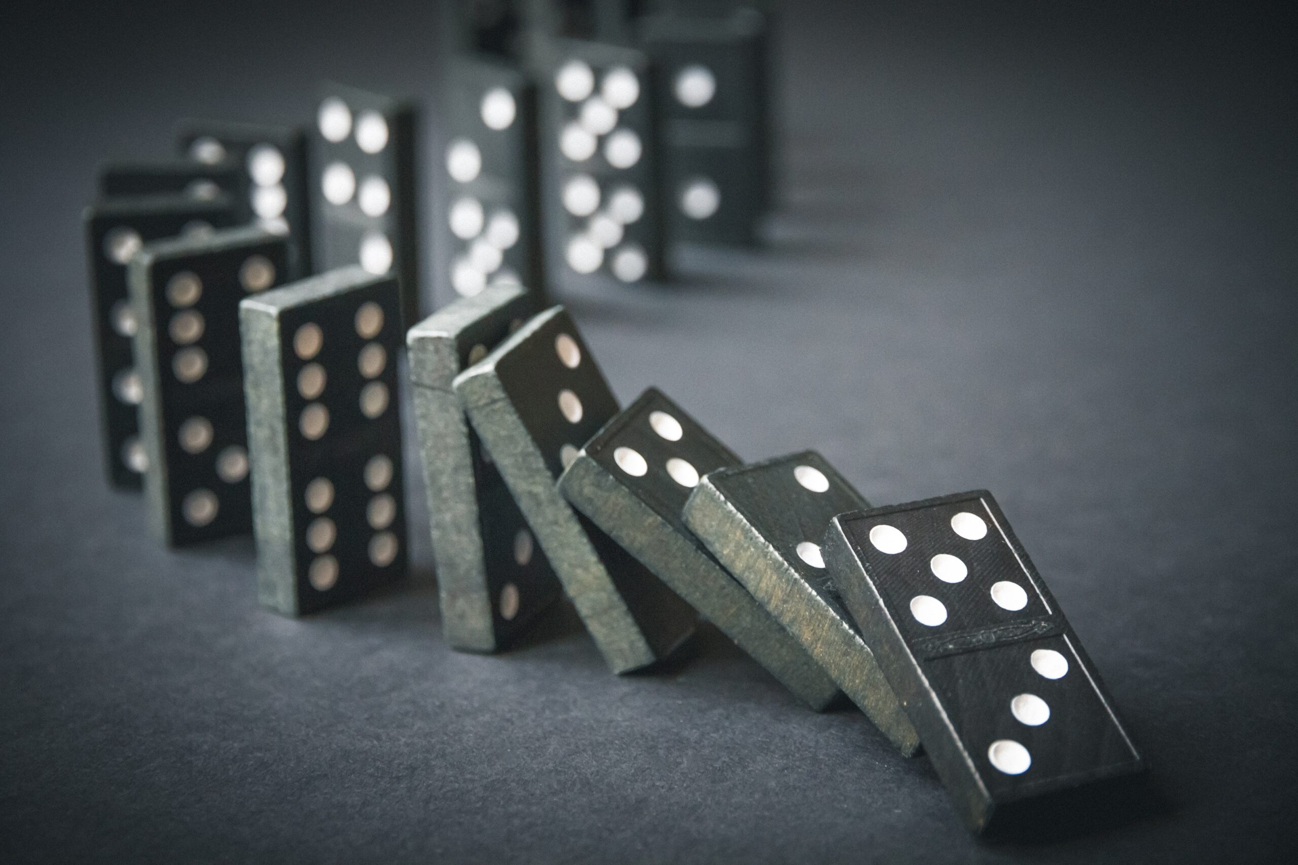 Le premier domino tombe : La thérapie génique AMT-130 ralentit la maladie de Huntington lors d’un essai historique